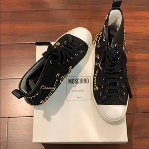 Black Moschinos